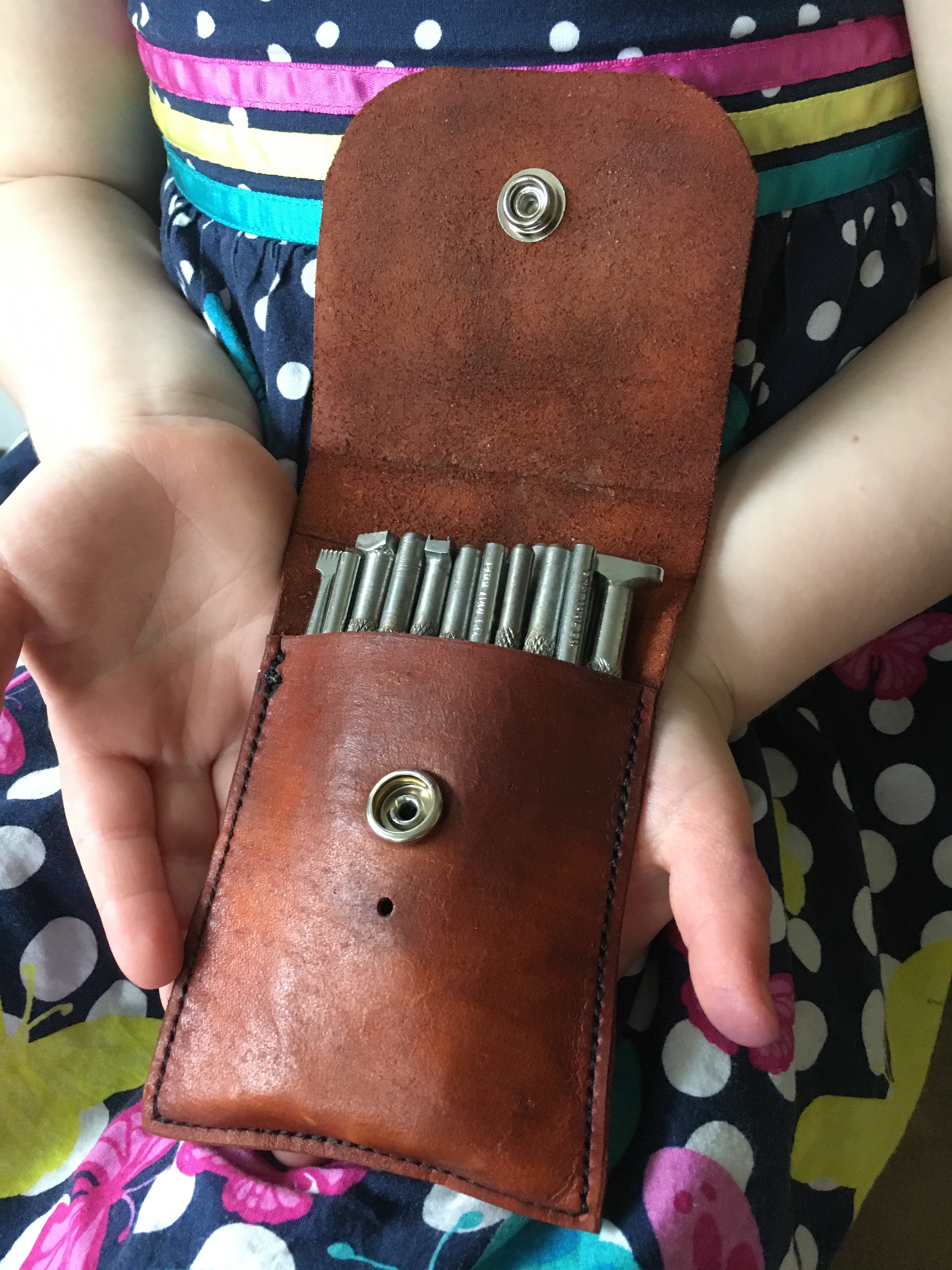 Making a Leather Tool Pouch 